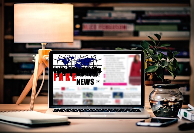 Británie řeší, jak se vyhnout šíření fake news na sociálních sítích.