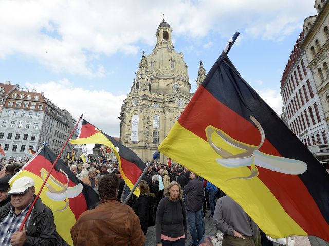 Demonstrace spolku PEGIDA, který se vymezuje nejen proti islámu, ale také proti judaismu.