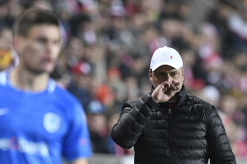 Trenér pražské Slavie Jindřich Trpišovský v utkání proti belgickému Genku.