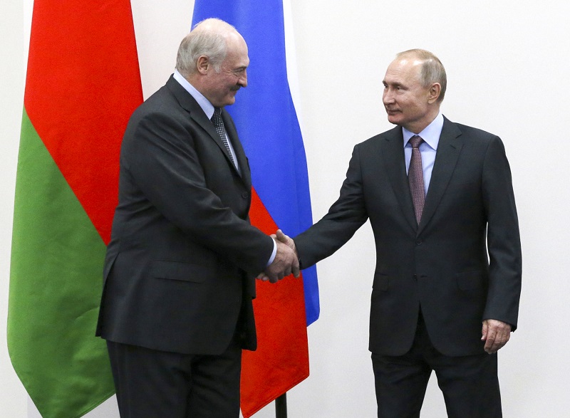 Alexandr Lukašenko (vlevo) a Vladimir Putin společně diskutovali o budoucnosti svých zemí.
