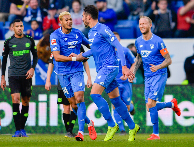 Fotbalisté Hoffenheimu slavící po jenom z gólů. 