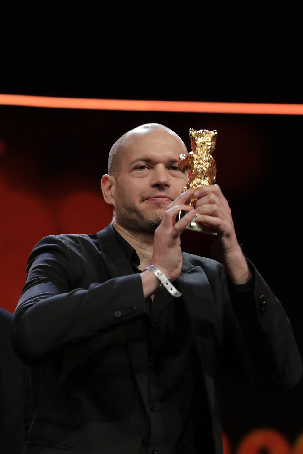 Nadav Lapid převzal cenu za film Synonyma.