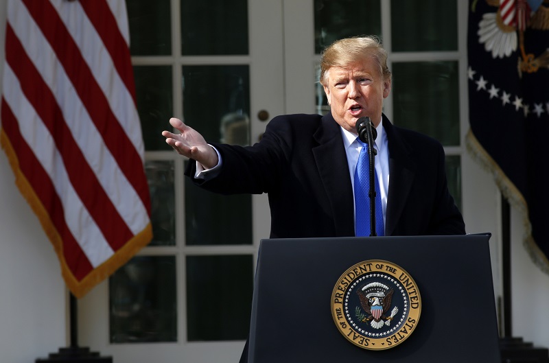 Kvůli stavbě zdi nechal Donald Trump vyhlásit stav nouze.
