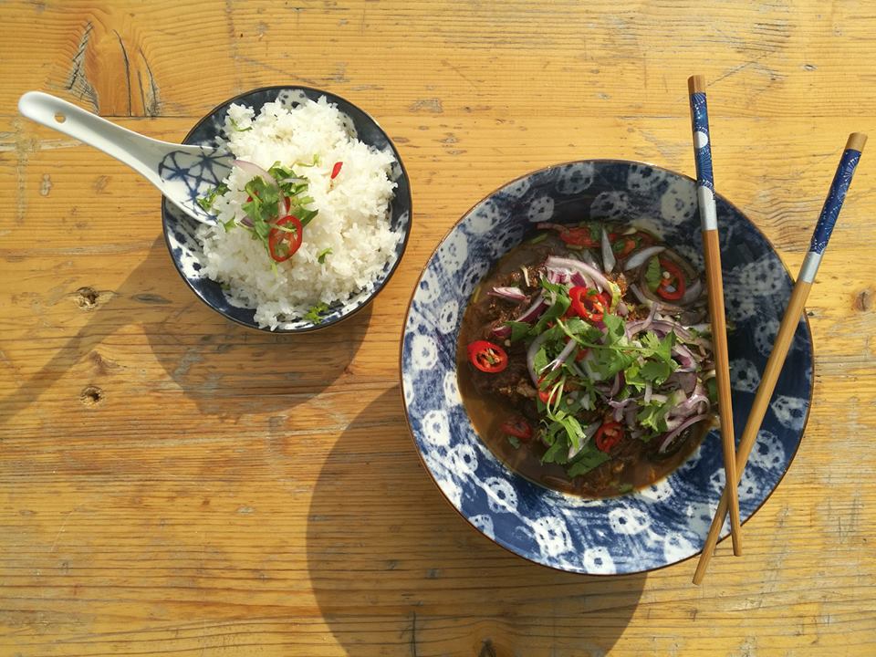 Toddy beef s kokosem a jasmínová rýže.