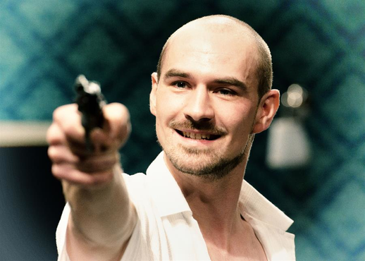 Psychothriller od královny detektivek, kde vrahem může být kdokoli.