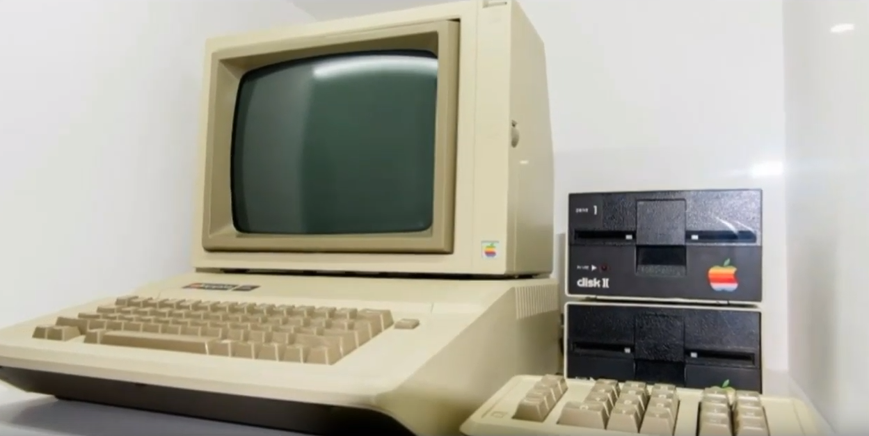 Model Apple IIe.