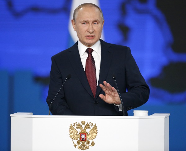 Putinovi klesá popularita, slibuje proto lidem lepší životní úroveň.