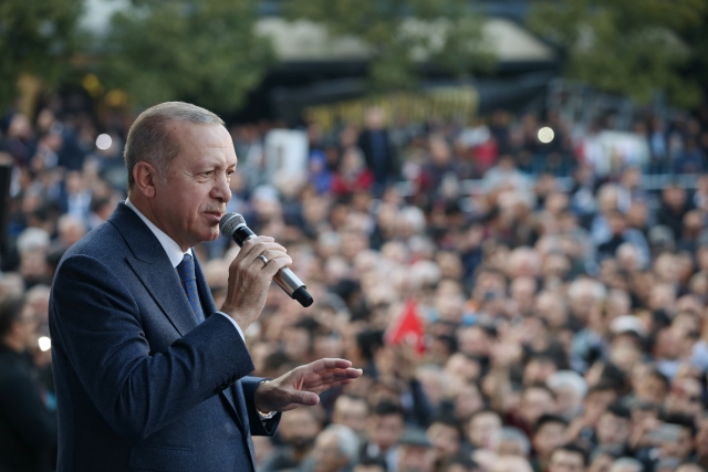 Turecký prezident Erdogan uvažuje nad referendem, které by mělo rozhodnout o osudu dalších jednání.