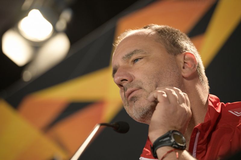 Kouč fotbalistů pražské Slavie před zápasem Evropské ligy na hřisti Genku.