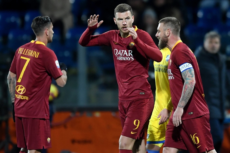 Edin Džeko vstřelil vítěznou branku Říma na poslední chvíli.