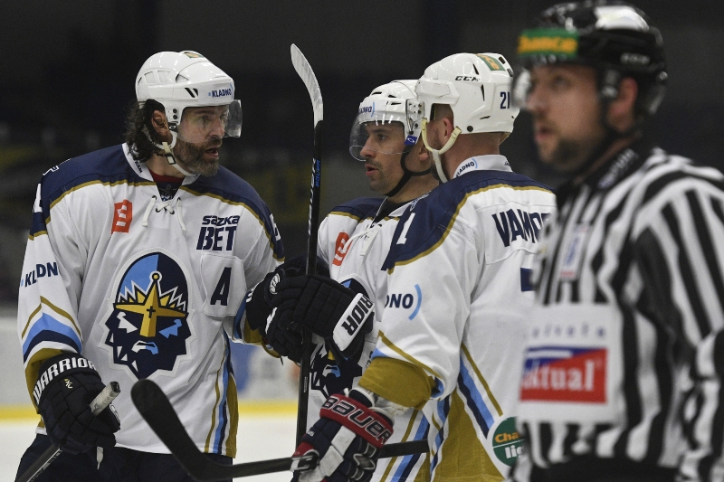 Jágr začíná stabilně bodovat, Kladno však klíčovou bitvu prohrálo.