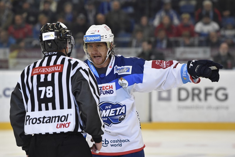 Hokejový útočník Martin Erat z Brna dostal od disciplinární komise extraligy trest na šest zápasů za faul na Tomáše Havránka.