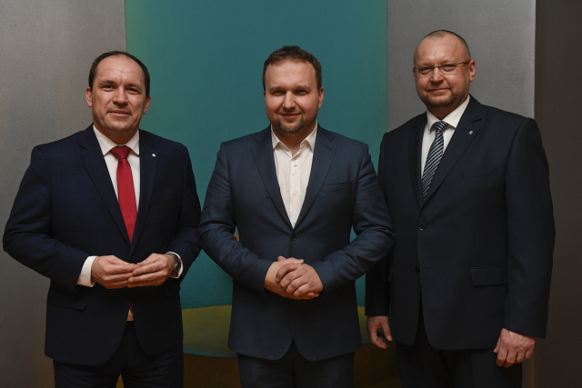 Zprava Jan Bartošek, Marian Jurečka a Marek Výborný.