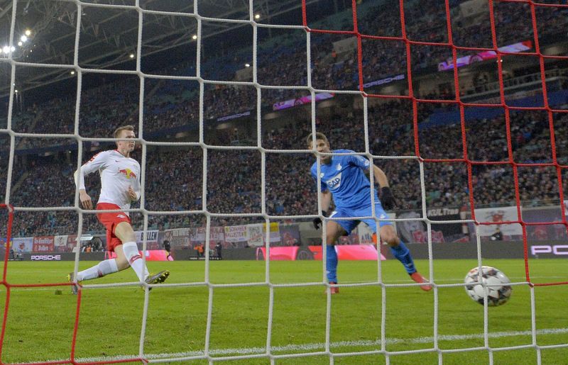 Momentka ze zápasu Lipsko-Hoffenheim.