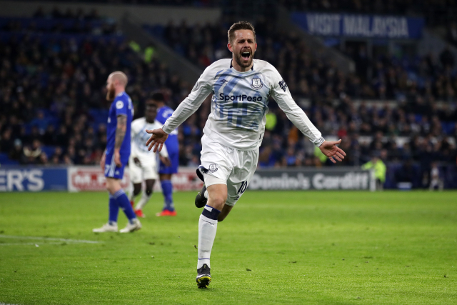 Gylfi Sigurdsson z Evertonu se raduje z branky.