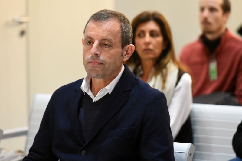 Sandro Rosell se obvinění nezbavil, nadále bude vyšetřován na svobodě.