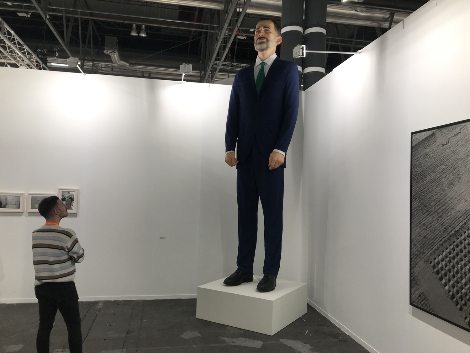 Obří figurína španělského krále Felipa VI. od umělců Santiaga Sierry a Eugenia Merina.