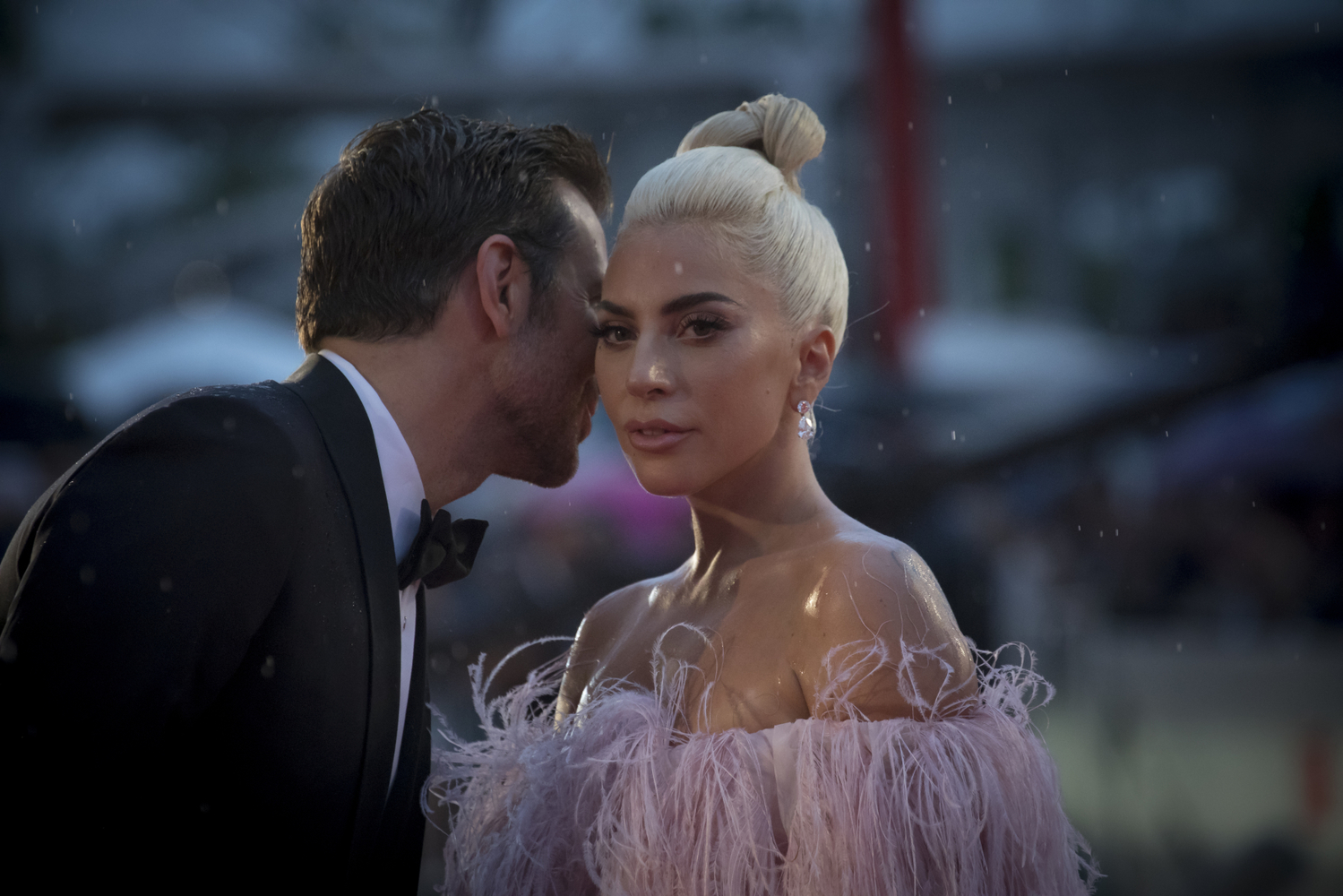 Lady Gaga poprvé promluvila o svém vztahu s Bradleym Cooperem.