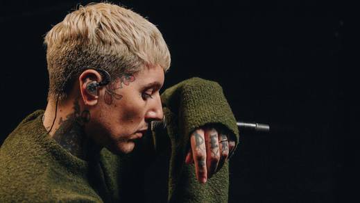 Oli Sykes.