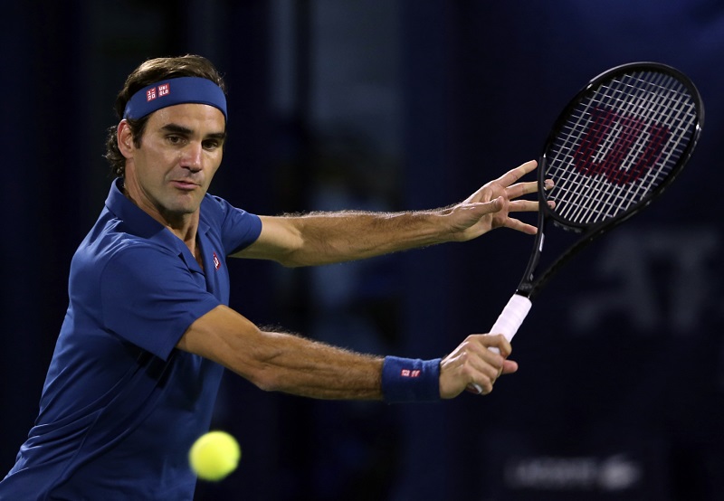 Získá jubilejní titul? Federer se v Dubaji utká s Tsitsipasem.