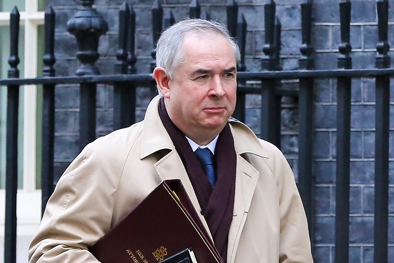 Britský generální prokurátor Geoffrey Cox se chce s EU dohodnout na arbitrážním mechanismu.