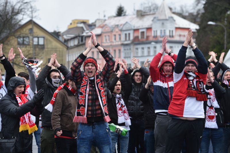 Fanoušci Slavie přelstili policii, když k Ďolíčku vyšli z jiného místa.