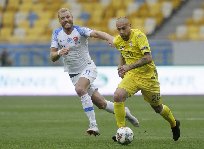 Jaroslav Rakickij (vpravo) se v ukrajinské reprezentaci objevil naposled na podzim proti Česku.