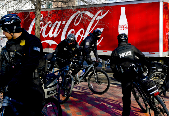 Policisté v ulicích Washingtonu (ilustrační fotografie). 