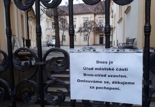 Radnice městské části Brna-střed: zavřeno.