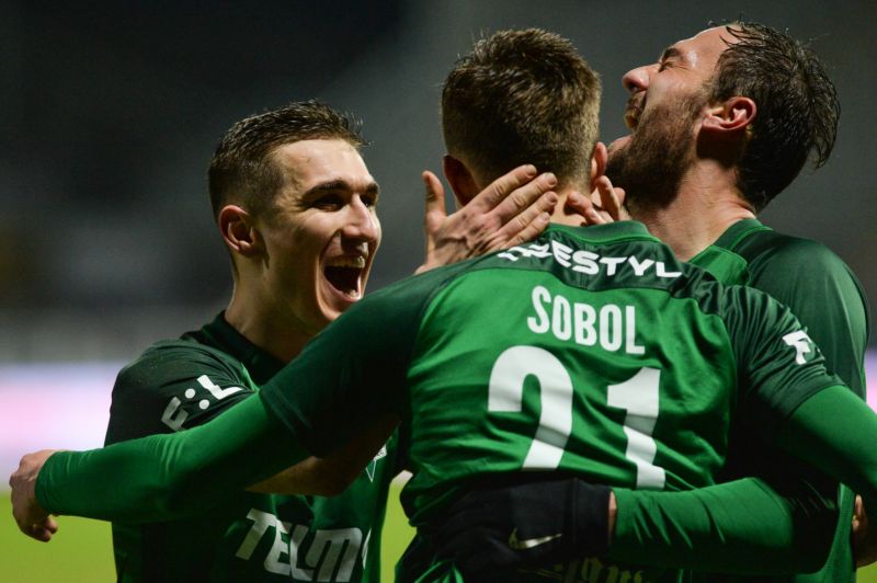 Fotbalisté Jablonce slaví vítězný gól Eduarda Sobola v utkání s Teplicemi.