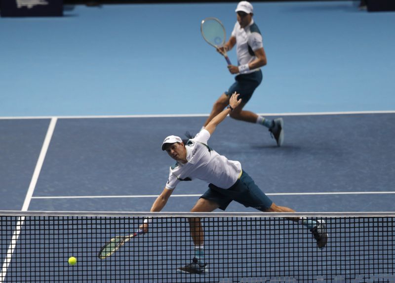 Deblový tenisový pár Bob Bryan a Mike Bryan.