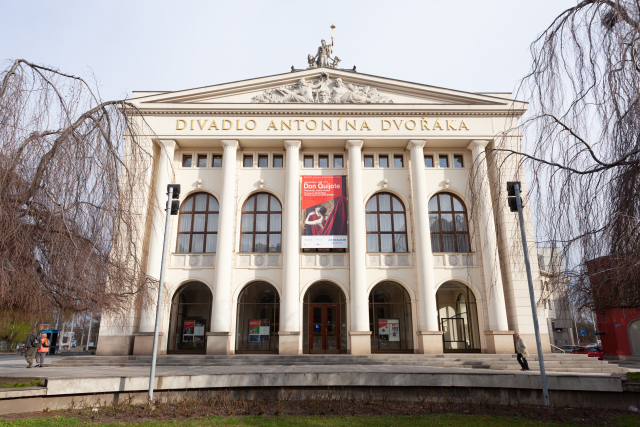 Divadlo Antonína Dvořáka.