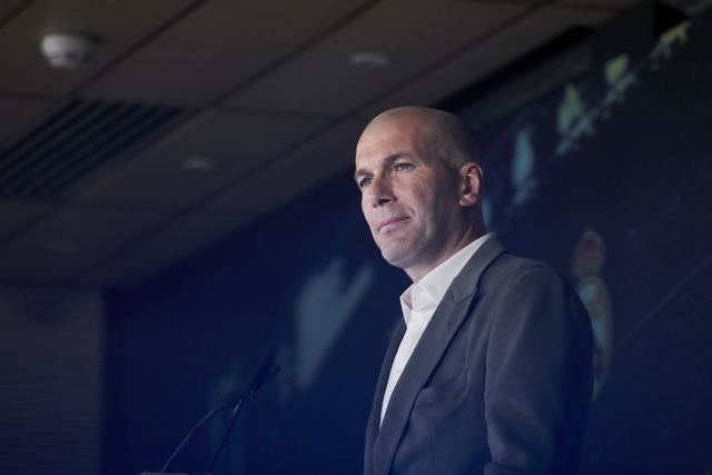 Trenér fotbalistů Realu Madrid Zinédine Zidane.