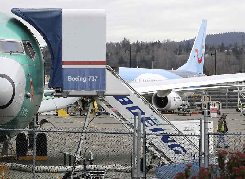 Nedávný pád stroje Boeing 737 MAX 8 si vyžádal 157 mrtvých.