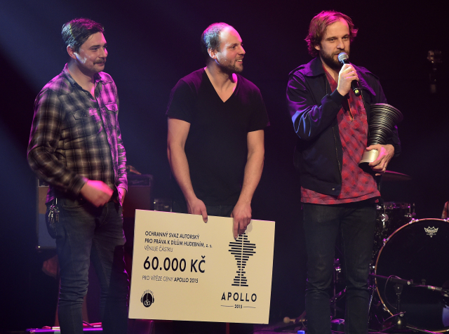 Kapela Please The Trees převzala v roce 2016 cenu české hudební kritiky Apollo za nejlepší domácí album uplynulého roku.