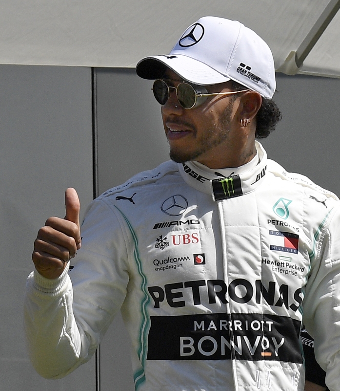 Lewis Hamilton očekává na okruzích dramatickou bitvu.