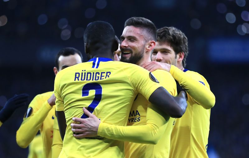 Fotbalisté Chelsea slaví výhru na hřišti Dynama Kyjev.