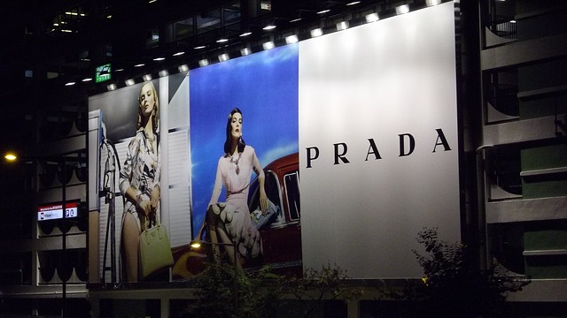 Reklama módního domu Prada.