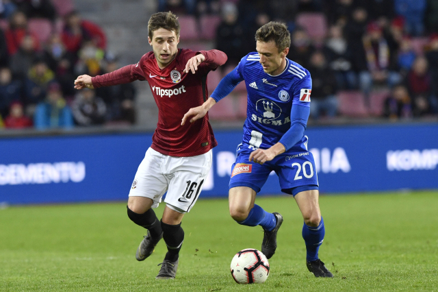 Utkání 25. kola první fotbalové ligy: AC Sparta Praha - SK Sigma Olomouc, 16. března 2019 v Praze. Zleva Michal Sáček ze Sparty a Šimon Falta z Olomouce.