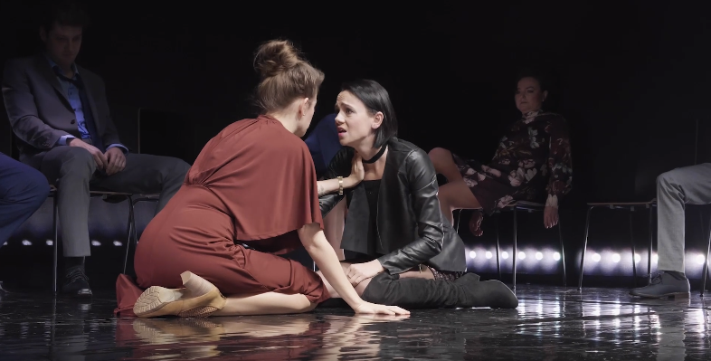 Ze hry ruského dramatika Ivana Vyrypajeva, Opilí (NDM).