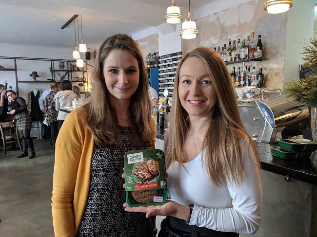 Helena Čápová (vlevo) specialistka na výživu společnosti Nestlé a brand managerka značky Garden Gourmet Helena Veselá.