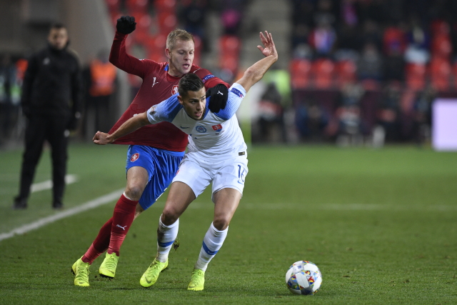 Matěj Vydra (vlevo) z českého týmu a Dávid Hancko ze Slovenska. Matěj Vydra (vlevo) z českého týmu a Dávid Hancko ze Slovenska.