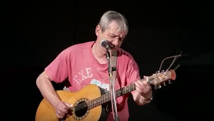Zpěvák Pavel Dobeš.