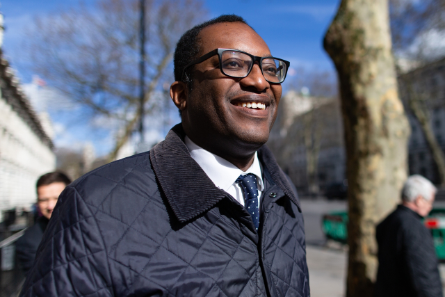 Náměstek ministra pro brexit Kwasi Kwarteng.
