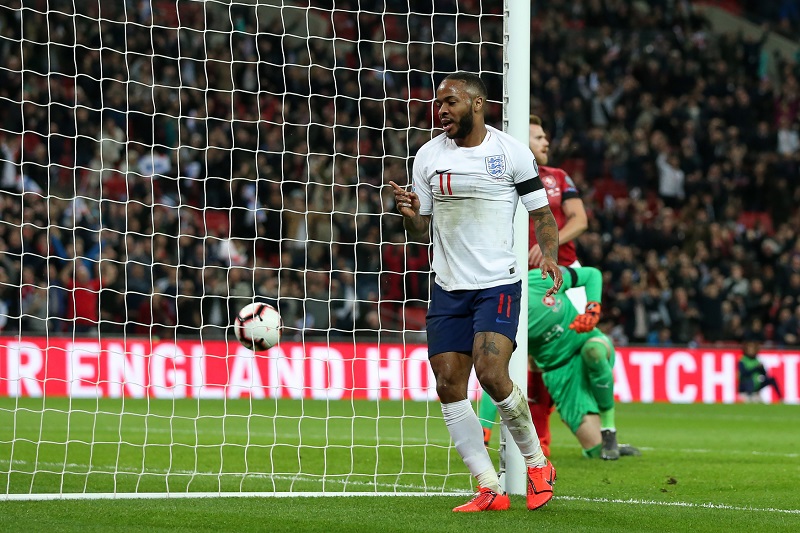 Raheem Sterling se raduje z úvodní branky zápasu.