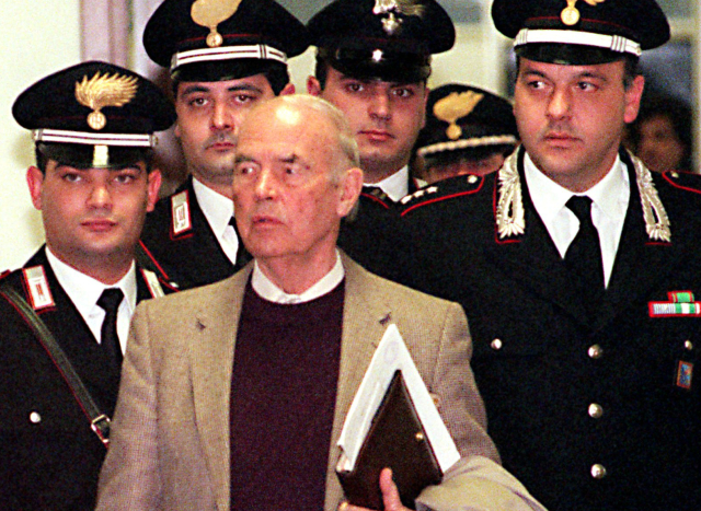 Nacistický velitel Erich Priebke v roce 1995. 