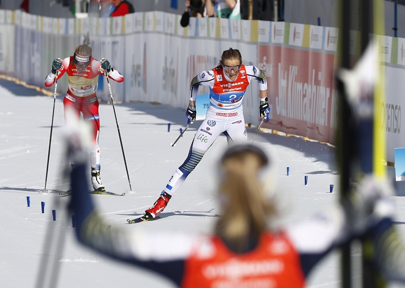 Norská lyžařka Therese Johaugová prohrála ve finiši se Švédkou Stinou Nilssonovou. 