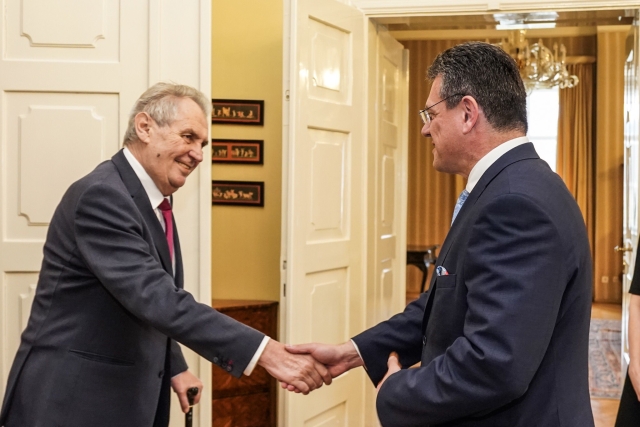 Zeman popřál Šefčovičovi úspěch.