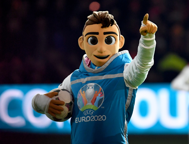 Maskot Skilzzy. 