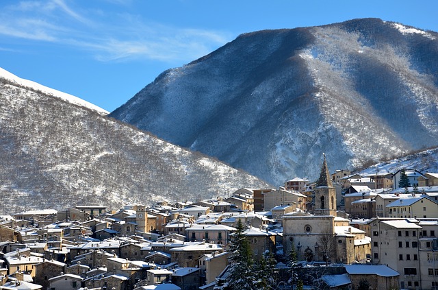 Městečko Scanno v italské oblasti Abruzzo.